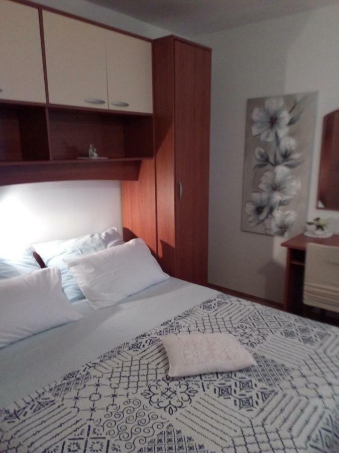 Apartments Pinezic Martinšćica Extérieur photo